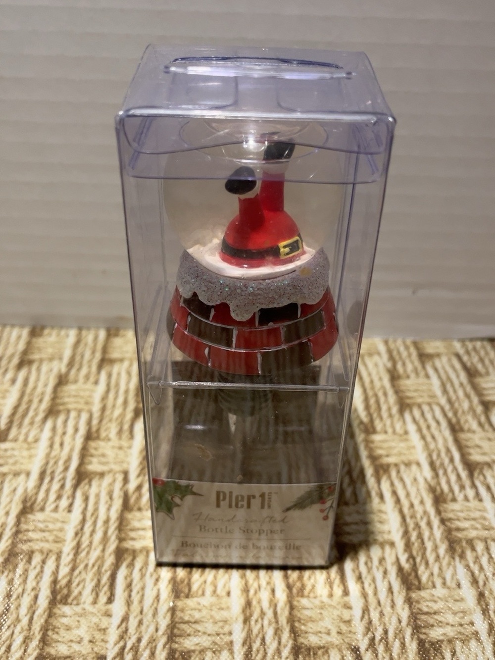 Pier 1 Santa Snow Globe Christmas Wine Bottle Stopper Chimney New in Box
